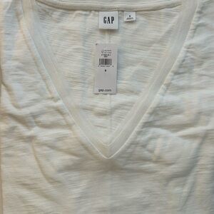 GAP Short Sleeve Easy V-Neck T-Shirt - SMALL